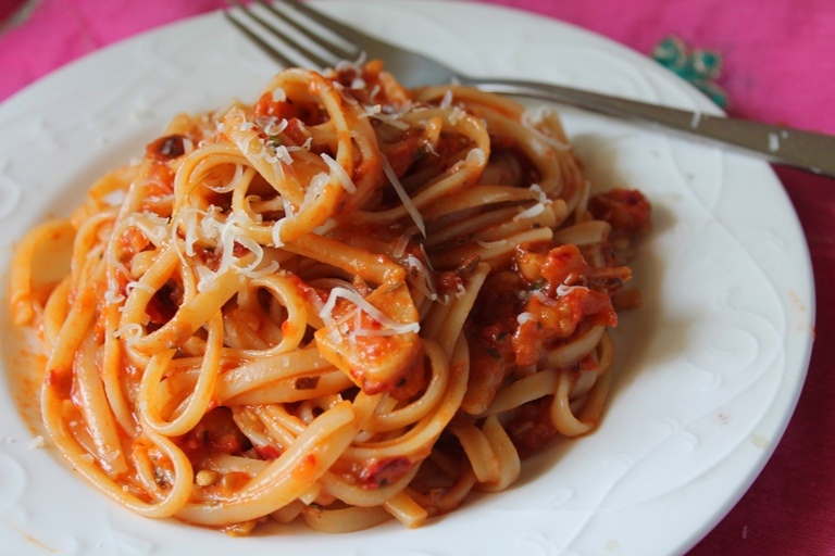 Spaghetti with Tomato Sauce Recipe / Tomato Spaghetti Recipe 