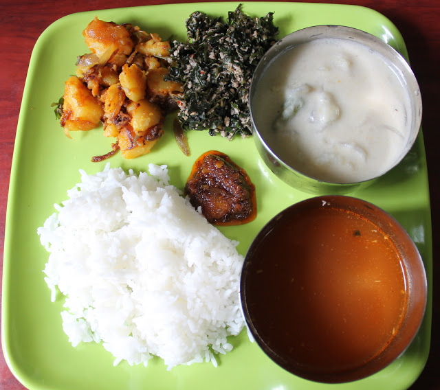 Lunch Menu 7 – Tirunelveli Sodhi, Spinach Thoran, Potato Roast, Rasam & Onion Pickle 